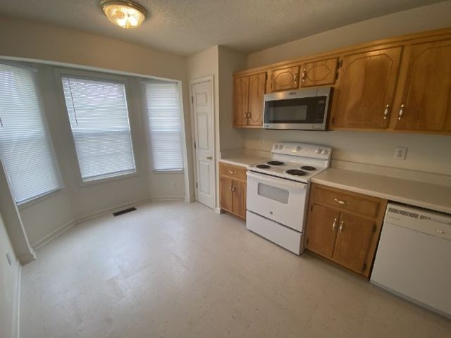 237 State Line Dr, Oak Grove, KY 42262