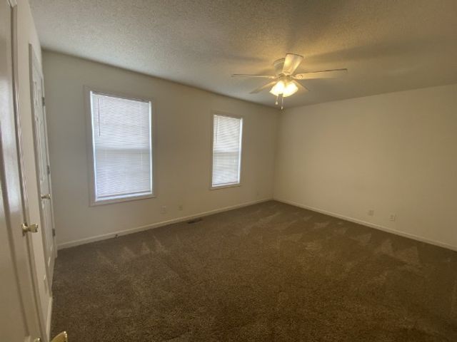237 State Line Dr, Oak Grove, KY 42262