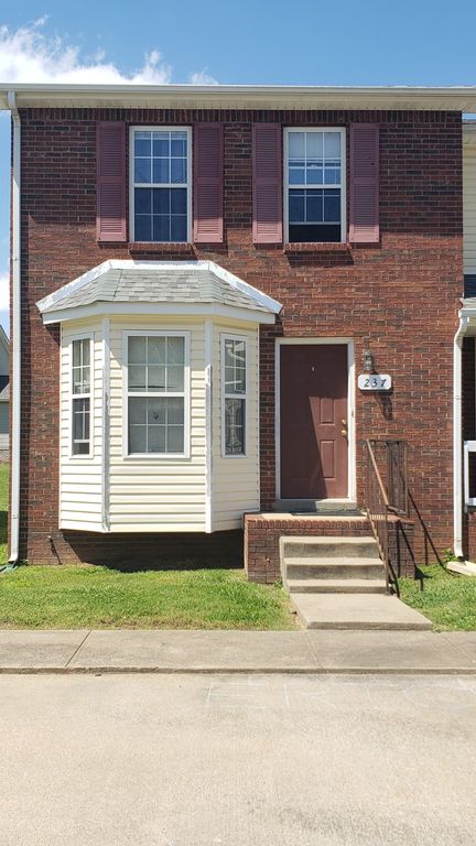 237 State Line Dr, Oak Grove, KY 42262