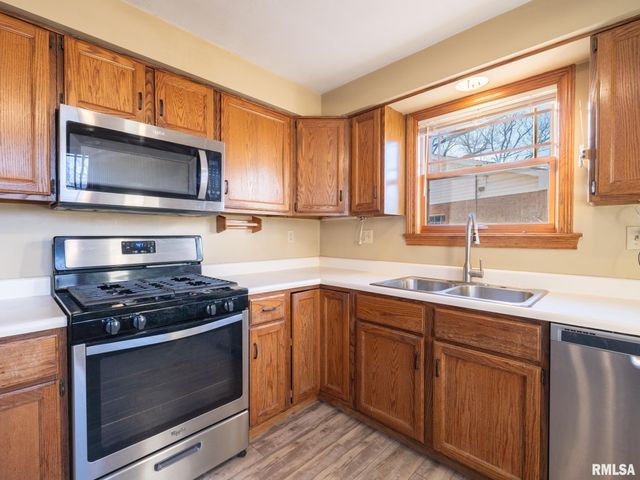 1417 W BRENTWOOD Drive, Dunlap, IL 61525