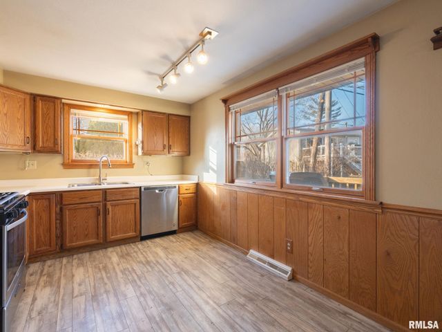 1417 W BRENTWOOD Drive, Dunlap, IL 61525