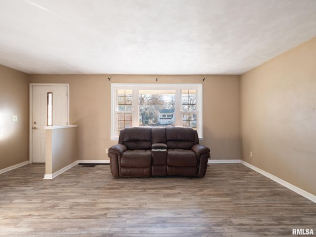 1417 W BRENTWOOD Drive, Dunlap, IL 61525