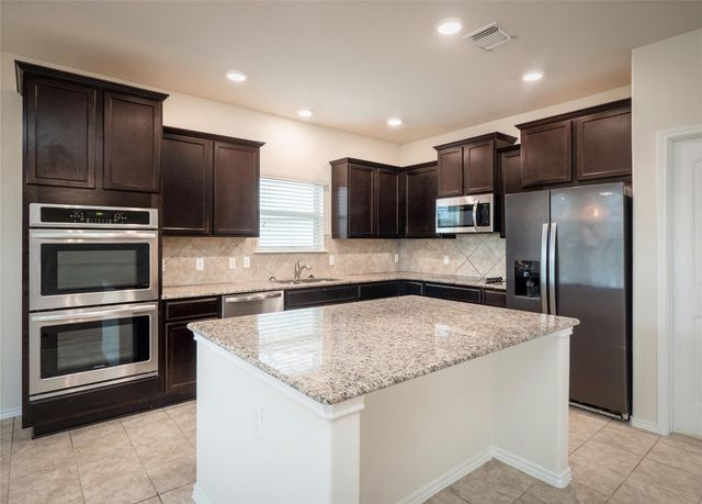 321 Ore LN, Jarrell, TX 76537