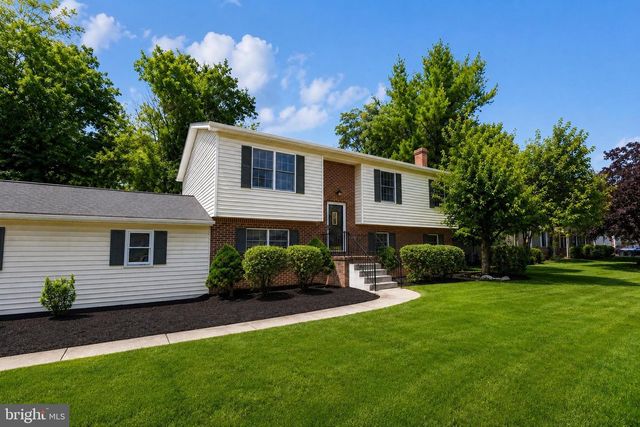 4 RASPBERRY DR, Mechanicsburg, PA 17050