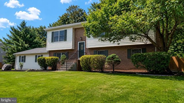 4 RASPBERRY DR, Mechanicsburg, PA 17050
