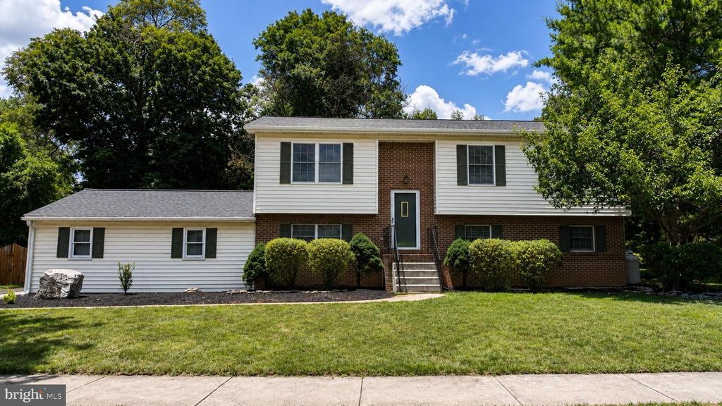 4 RASPBERRY DR, Mechanicsburg, PA 17050