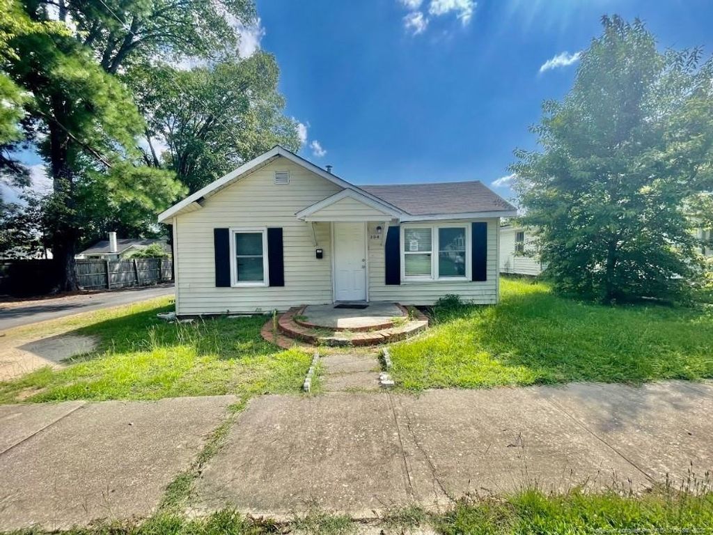 304 E Pearsall Street, Dunn, NC 28334