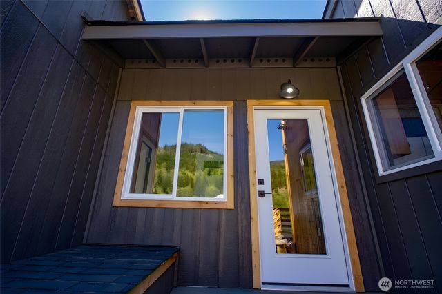 570 S Shore Road, Port Angeles, WA 98363