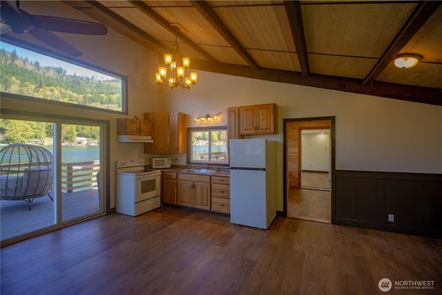 570 S Shore Road, Port Angeles, WA 98363