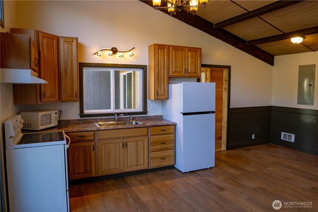 570 S Shore Road, Port Angeles, WA 98363
