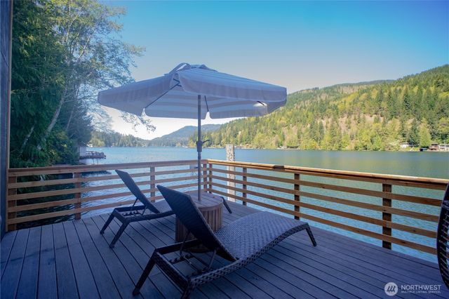 570 S Shore Road, Port Angeles, WA 98363