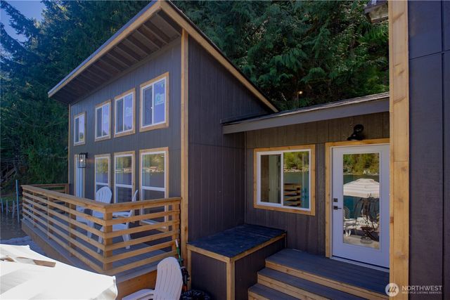 570 S Shore Road, Port Angeles, WA 98363