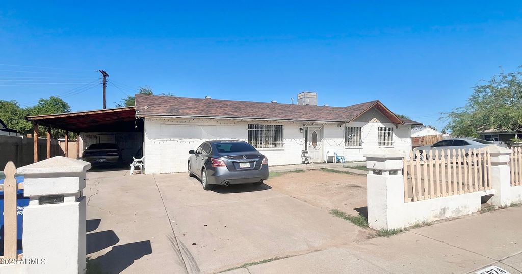 5924 W EARLL Drive, Phoenix, AZ 85033