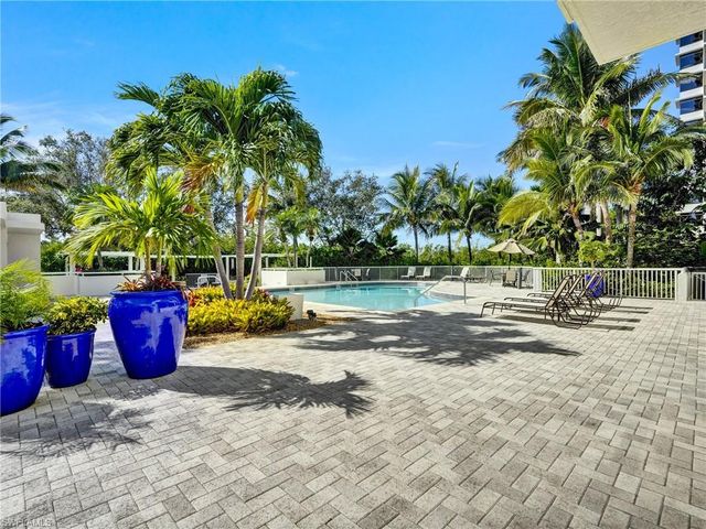6825 Grenadier BLVD # 102, Naples, FL 34108