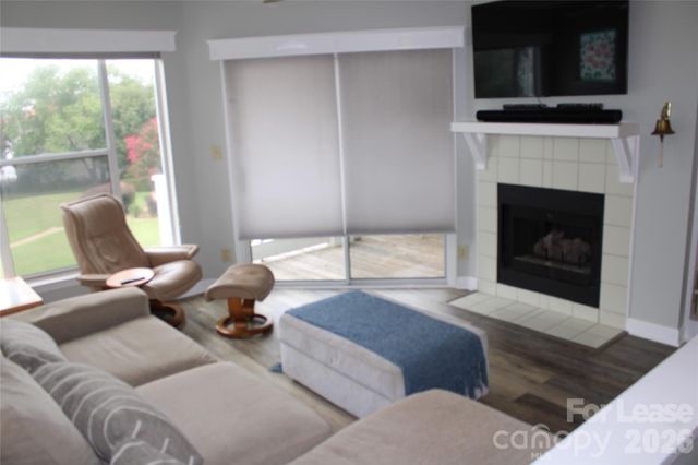 17919 Kings Point Drive E, Cornelius, NC 28031