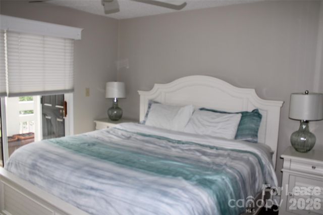 17919 Kings Point Drive E, Cornelius, NC 28031
