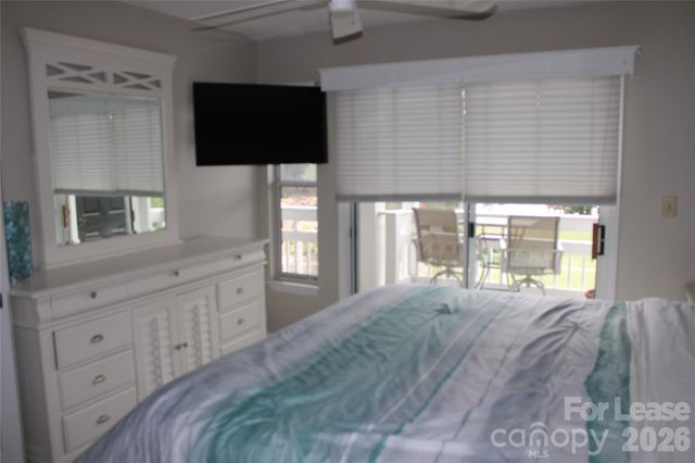 17919 Kings Point Drive E, Cornelius, NC 28031