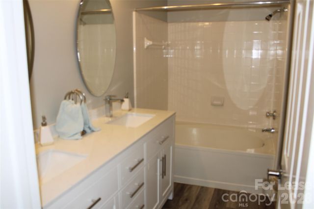 17919 Kings Point Drive E, Cornelius, NC 28031