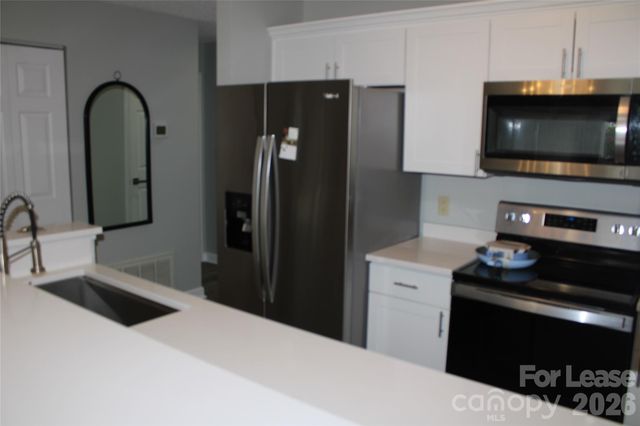 17919 Kings Point Drive E, Cornelius, NC 28031