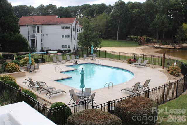 17919 Kings Point Drive E, Cornelius, NC 28031