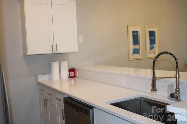 17919 Kings Point Drive E, Cornelius, NC 28031