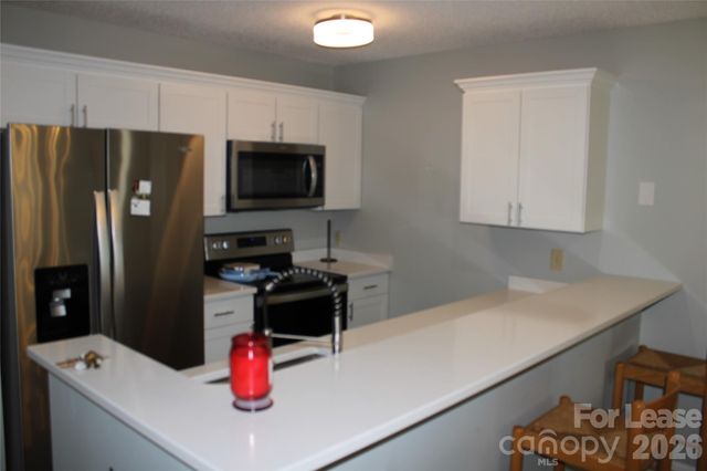 17919 Kings Point Drive E, Cornelius, NC 28031