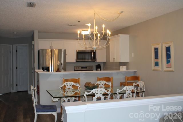 17919 Kings Point Drive E, Cornelius, NC 28031