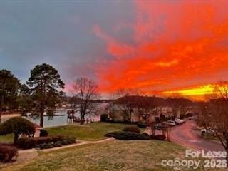 17919 Kings Point Drive E, Cornelius, NC 28031