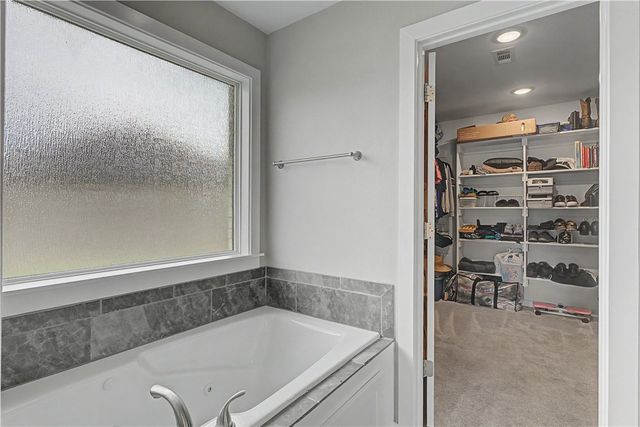 394 Cackling Bend, Farmington, AR 72730