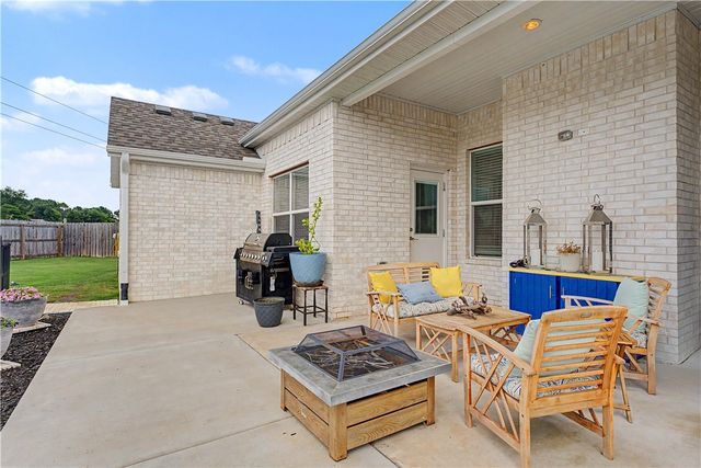 394 Cackling Bend, Farmington, AR 72730