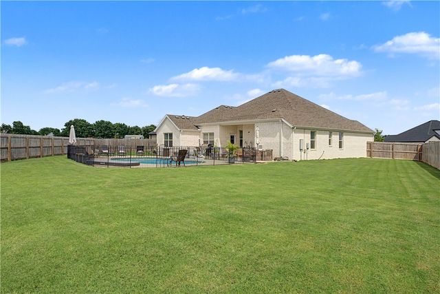 394 Cackling Bend, Farmington, AR 72730