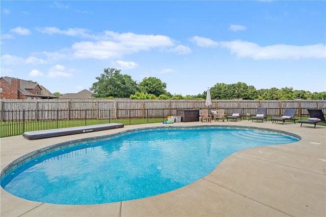 394 Cackling Bend, Farmington, AR 72730