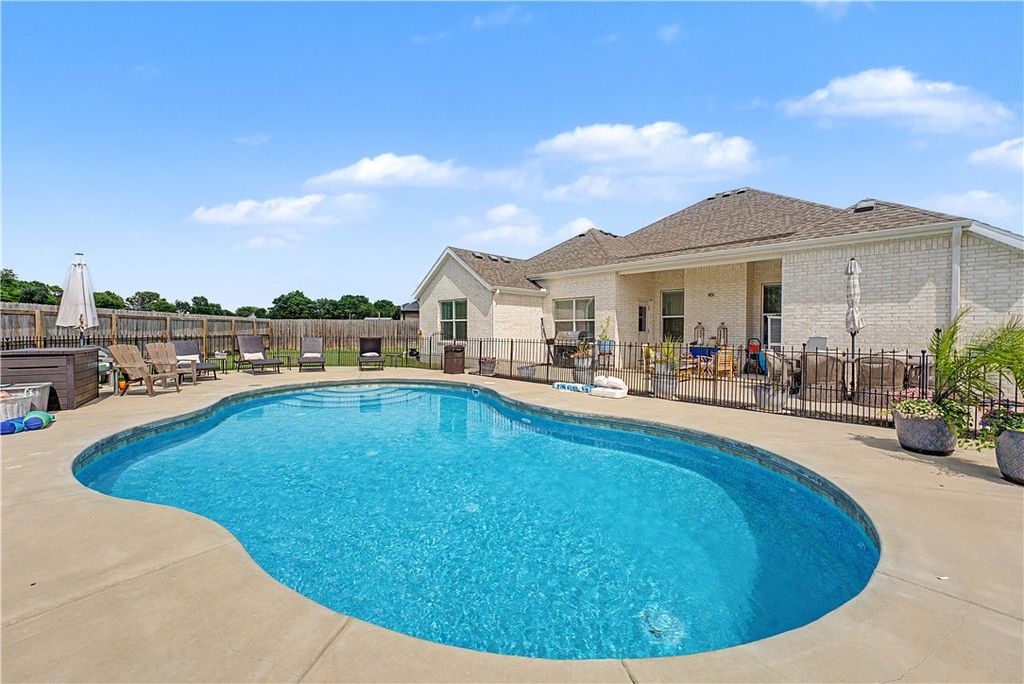 394 Cackling Bend, Farmington, AR 72730