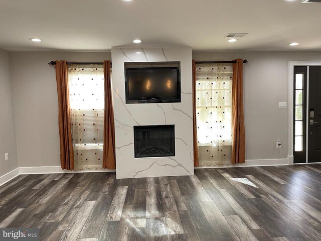 8240 SINCLAIR MILL RD, Manassas, VA 20112