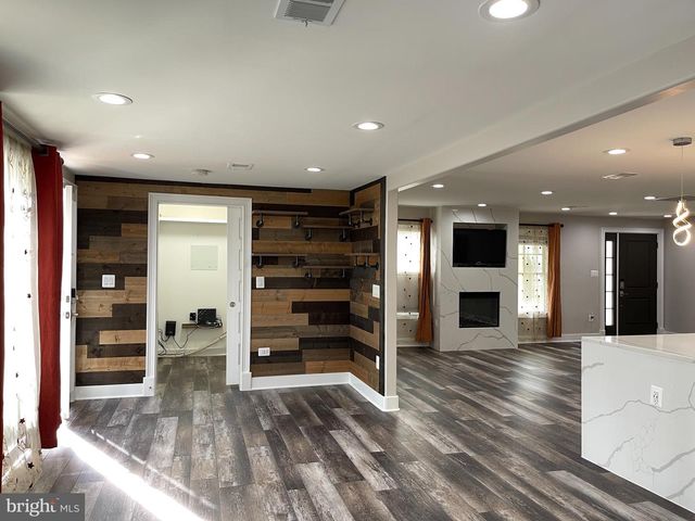 8240 SINCLAIR MILL RD, Manassas, VA 20112