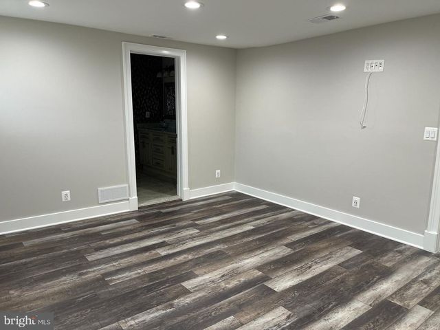 8240 SINCLAIR MILL RD, Manassas, VA 20112