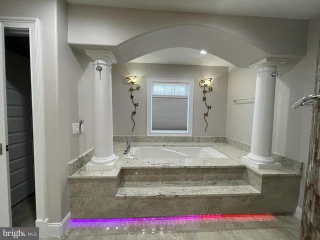 8240 SINCLAIR MILL RD, Manassas, VA 20112