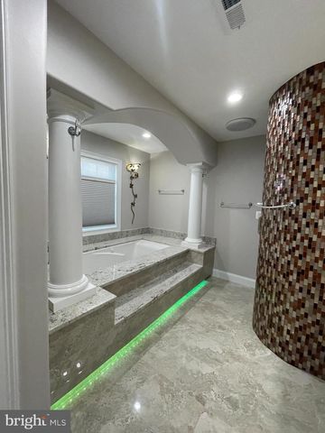 8240 SINCLAIR MILL RD, Manassas, VA 20112
