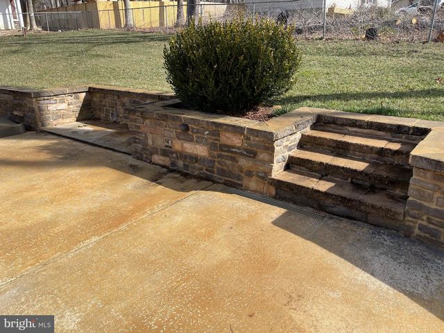 8240 SINCLAIR MILL RD, Manassas, VA 20112
