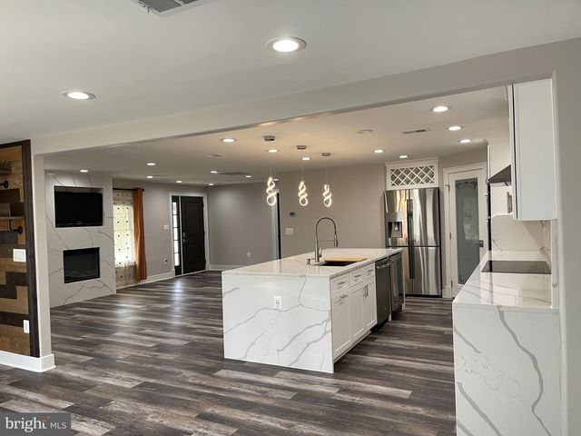 8240 SINCLAIR MILL RD, Manassas, VA 20112