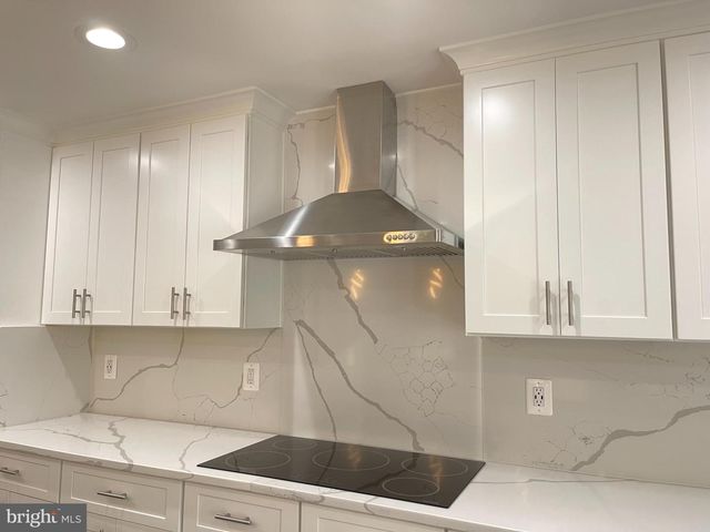 8240 SINCLAIR MILL RD, Manassas, VA 20112