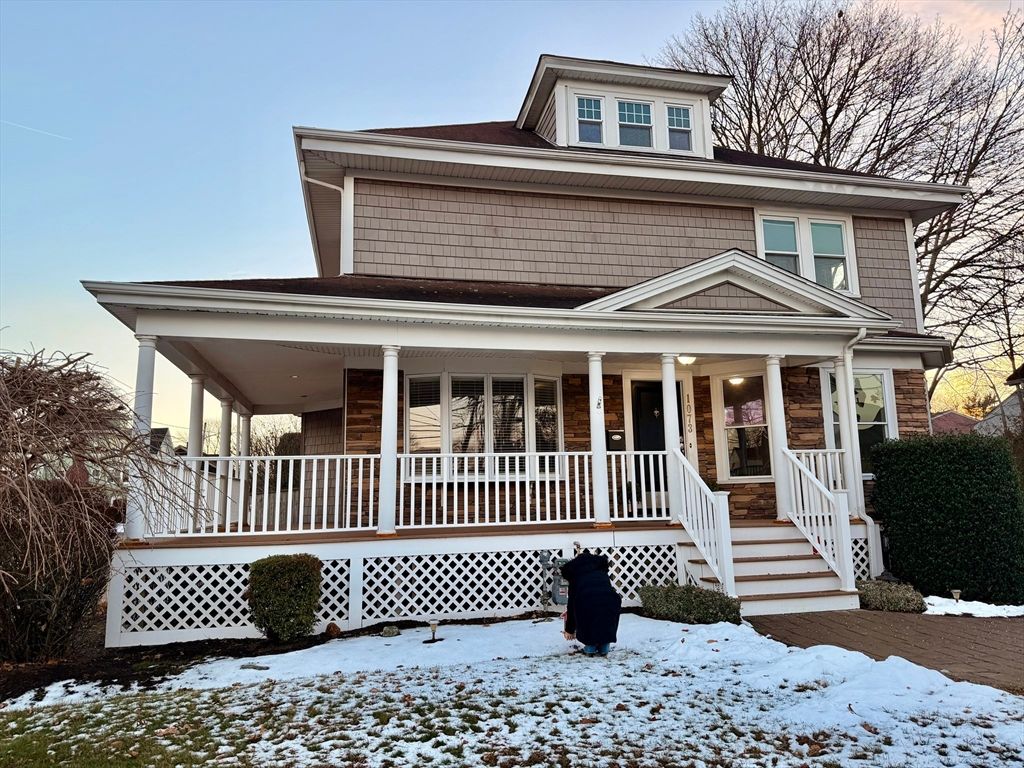 1073 New Boston Rd, Fall River, MA 02720