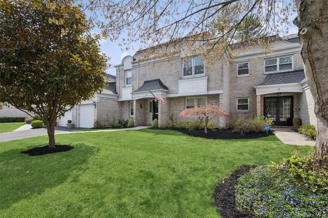25 Fairway Circle S, Manhasset, NY 11030