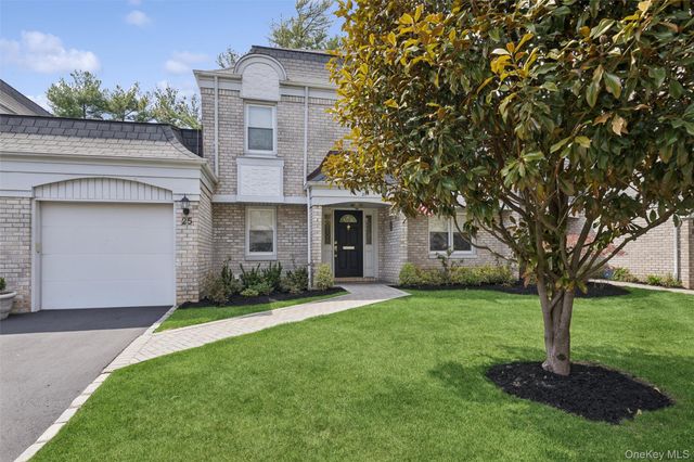 25 Fairway Circle S, Manhasset, NY 11030