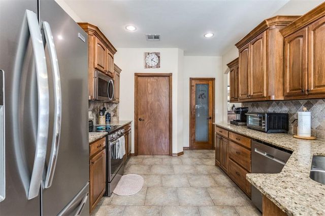 11240 NW 104th Street, Yukon, OK 73099