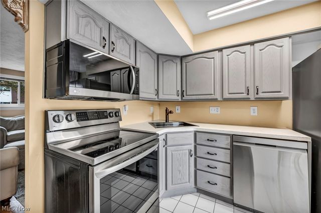 2598 Shakespeare Lane, Avon, OH 44011