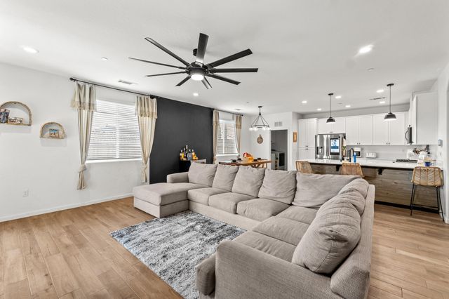 3185 Dorset Street, Tulare, CA 93274