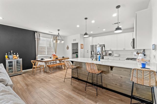 3185 Dorset Street, Tulare, CA 93274