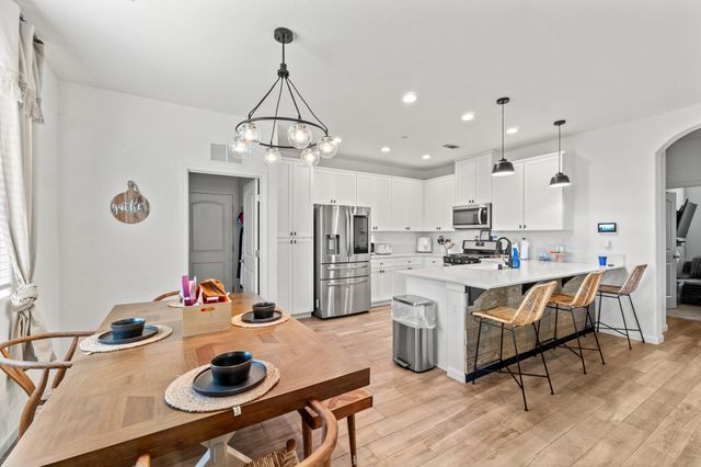 3185 Dorset Street, Tulare, CA 93274