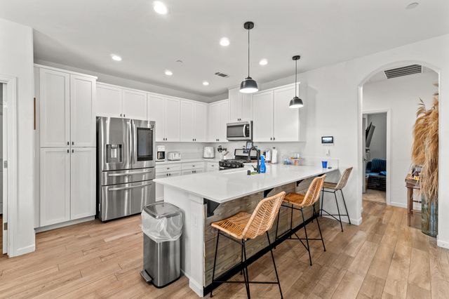 3185 Dorset Street, Tulare, CA 93274